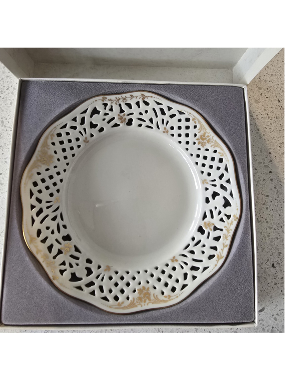 Oscar De La Renta Reticulated Floral Plate 8” Germany beige W Gold accent VTG
